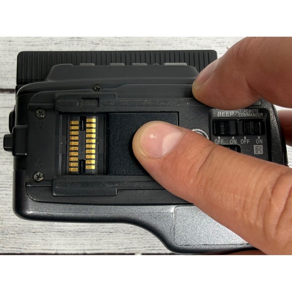 Sony Handycam CCD-SC5 Video 8 Camcorder Bundle with Charger Batteries Case Tape - Picture 9 of 15